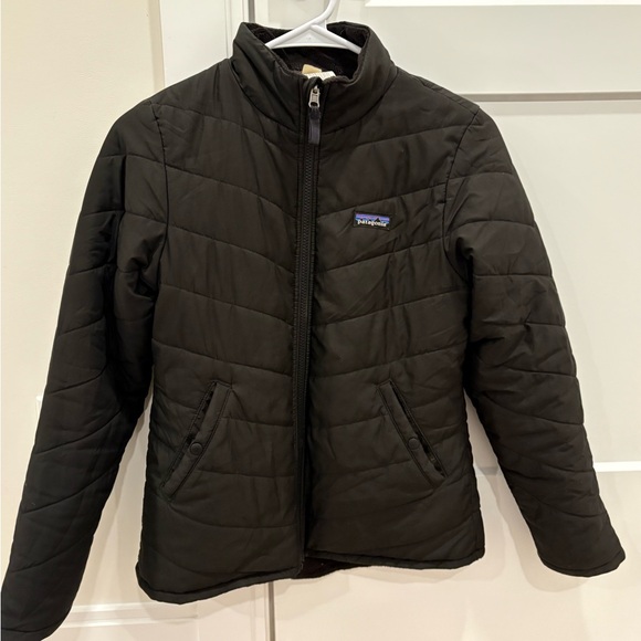 Patagonia Women's Black Puffer Reversible Jacket - Picture 2 of 11